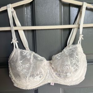 VS Dream Angels Push-up Without Padding Lace‎ & Velvet White Bra